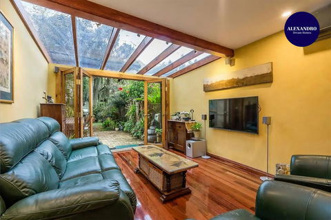 2 Bed Renovated Terrace - Erskinville - Australian Directory 2
