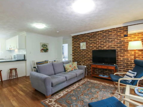 2 Bedroom St Lucia Apartment Close To UQ And CityCat - Australian Directory 0