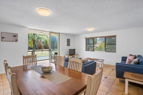 2/56 Lawson Street@Clarkes Beach - Australian Directory 2