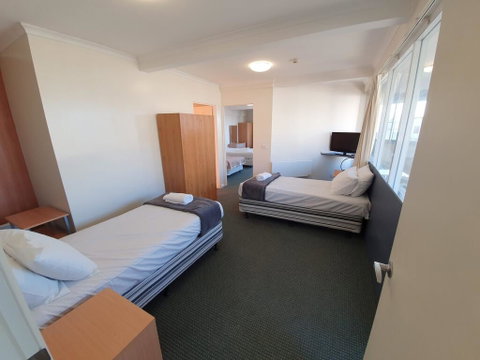 20 Lakeview Plaza - Australian Directory 3