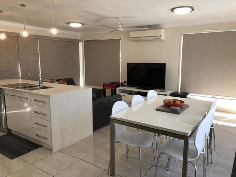 21 On Hursley Motel Apartments - Australian Directory 1