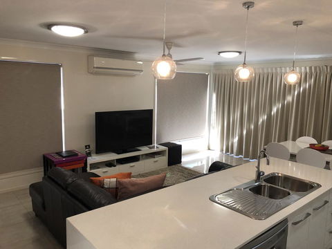 21 On Hursley Motel Apartments - Australian Directory 2