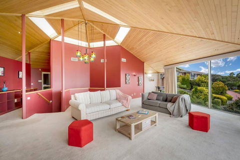 BELLA VISTA Large Family Home Views Forever - Australian Directory 3