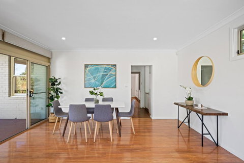 Big Stylish 3 Bed House With Free Parking - Australian Directory 3