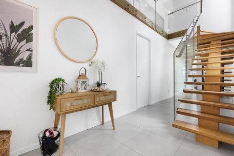 Canal Bliss 4BR Waterfront Hope Island Home - Australian Directory 2