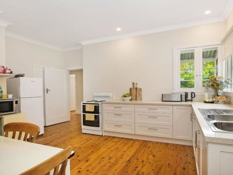 Canary Cottage - Australian Directory 3