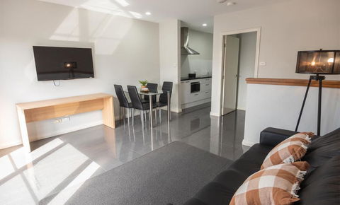 Cardiff Executive Apartments - Australian Directory 3