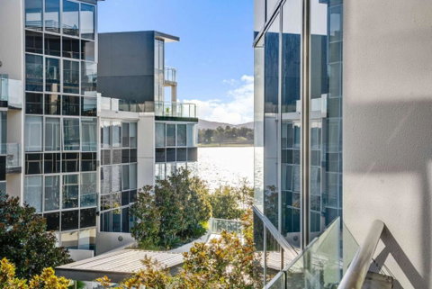 Canberra Lakefront 2-Bed With Pool, Gym & Parking - Australian Directory 1