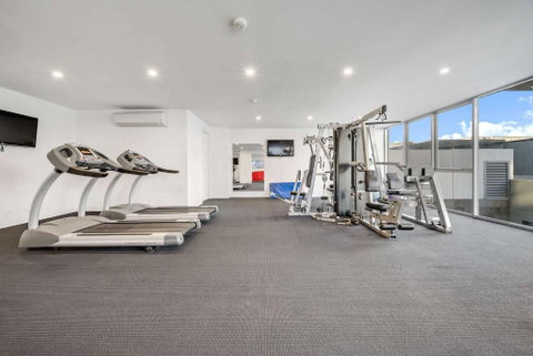 Canberra Lakefront 2-Bed With Pool, Gym & Parking - Australian Directory 4