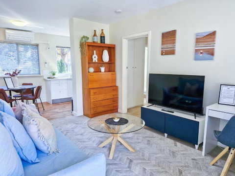 Crawley Cosy Urban Retreat Close To CBD UWA Free Park Netflix - Australian Directory 2