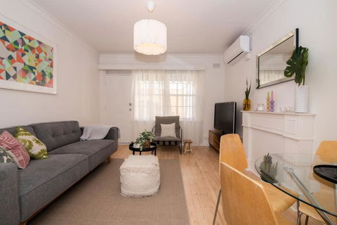 Cranbrook Courtyard - A Sunny City-fringe Retreat - Australian Directory 0