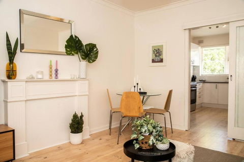 Cranbrook Courtyard - A Sunny City-fringe Retreat - Australian Directory 1