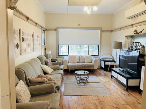 D103 Lemon Tree House - Australian Directory 4