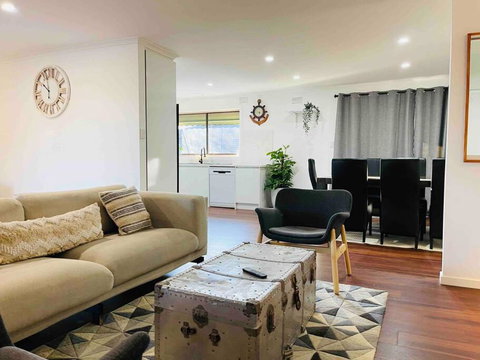 D140 Keilor Down Vacation - Australian Directory 0