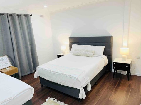 D140 Keilor Down Vacation - Australian Directory 4