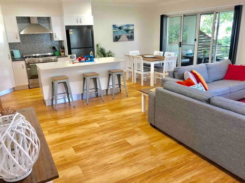 DELUXE Escape! Central, NEW & Spacious 3 Bed - Australian Directory 0