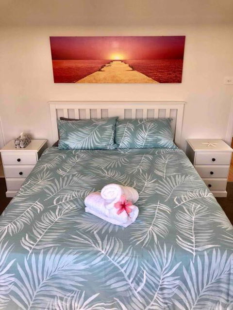 DELUXE Escape! Central, NEW & Spacious 3 Bed - Australian Directory 1