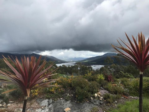 Derwent Mist Villas (Acacia Villa) - Australian Directory 2