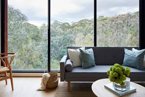 2BR Apt With Yarra River Views & Parking - Australian Directory 1