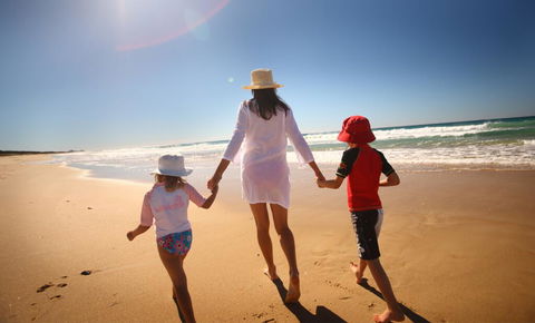 2BR Coolum Beach , Rooftop Terrace, Spa, Tennis, Pool - Australian Directory 1