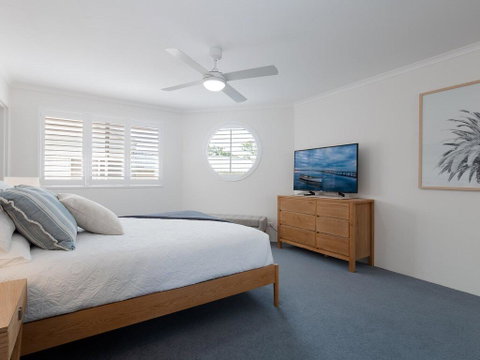 3 'Pelican Sands', 83 Soldiers Point Rd - Stunning Waterfront Unit With Magical Water Views & Air Conditioning - Australian Directory 1