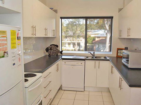 3 'Silvana Court', 26 Ajax Avenue - Neat Unit With Air Conditioning - Australian Directory 3