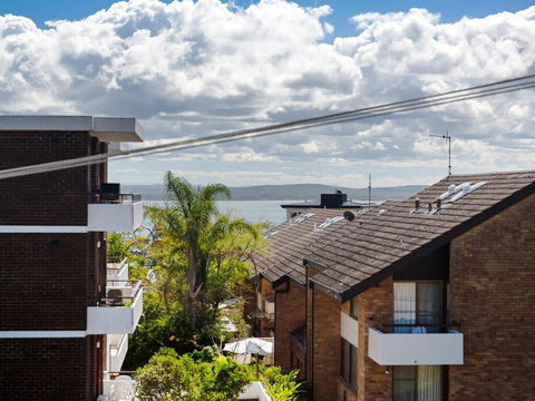 3 'The Commodore' , 9-11 Donald Street - Great Unit In The Heart Of Town - Australian Directory 0