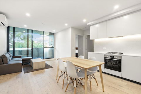 3 Bed Rooms Apartment Super Convenient Location - Australian Directory 1