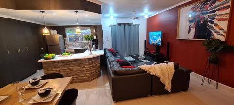 3 BEDROOM CITY ESCAPE - CHAMPAGNE STAYS Darwin - Australian Directory 1