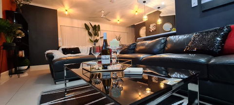 3 BEDROOM CITY ESCAPE - CHAMPAGNE STAYS Darwin - Australian Directory 0