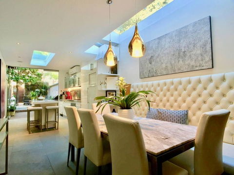 3 Storey Home Close Walk To Fox Studios SCG & City - Australian Directory 2