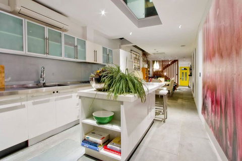 3 Storey Home Close Walk To Fox Studios SCG & City - Australian Directory 1