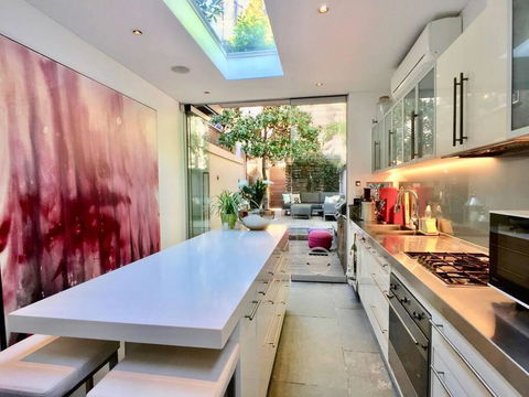 3 Storey Home Close Walk To Fox Studios SCG & City - Australian Directory 3