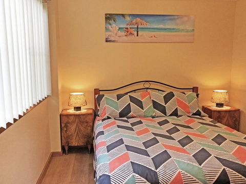 3 Tomaree Street - Cute 4 Bedroom House With Aircon In The Heart Of Town - Australian Directory 2