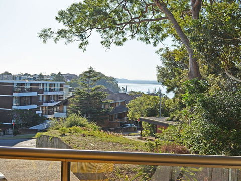 30 'The Commodore' 9-11 Donald Street - Fabulous 3 Bedroom 2 Bathroom 2 Carspaces - Australian Directory 2
