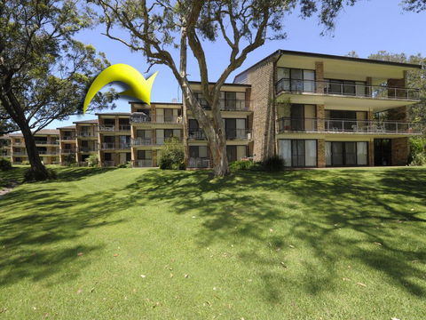 33 'Bay Parklands', 2 Gowrie Avenue - Air Conditioning, Foxtel, Pool, Tennis Court, Spa - Australian Directory 0