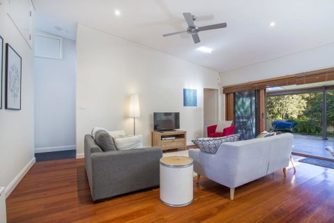 33 Bangalow - Narrawallee's Beautiful Bungalow - Australian Directory 0