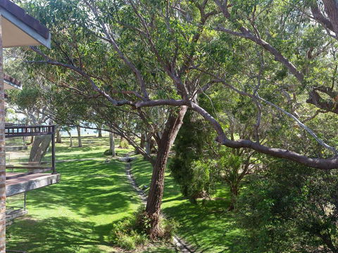36 'Bay Parklands', 2 Gowrie Avenue - Close To The Water With Pool & Spa & Tennis Court - Australian Directory 0