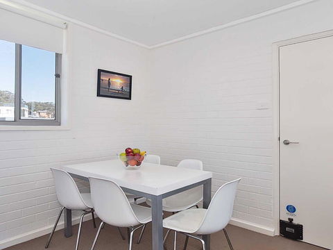 4 'Shoreline' 7 Victoria Parade - Views Over Fly Point And Marina - Australian Directory 3