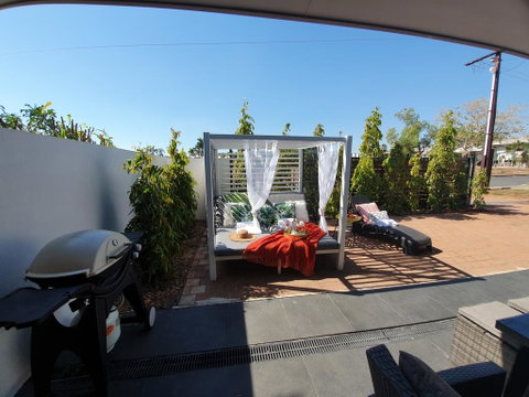4 BEDROOM GARDENS ESCAPE - CHAMPAGNE STAYS Darwin - Australian Directory 2