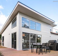 4 king or 8 single beds WiFi Netflix pet friendly - Australian Directory