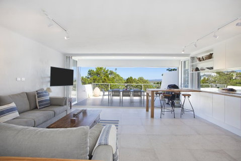 4/33 Noosa Drive - Australian Directory 2
