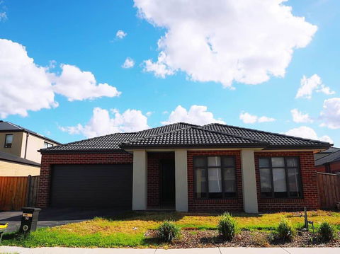 5 Bed 2 Bath Big House - Australian Directory 1