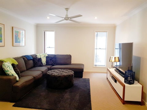 5 Bedroom Luxury Villa - Hope Island - Australian Directory 1
