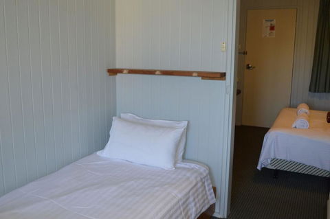 5 Lakeview Plaza - Australian Directory 2