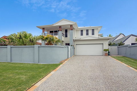 5 Star Water Front Luxury, Rooms Ava Gold Coast - Australian Directory 1