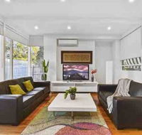 6 Bedroom Beautiful and Comfy Family House - Australian Directory