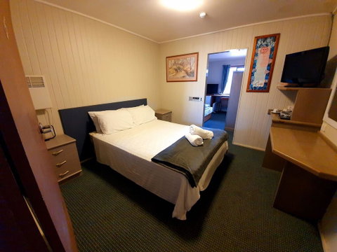 6 Lakeview Plaza - Australian Directory 0