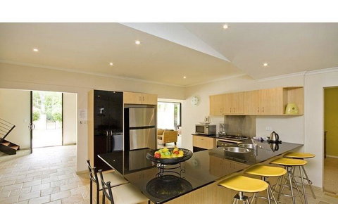 6 Witta Circle - Australian Directory 3