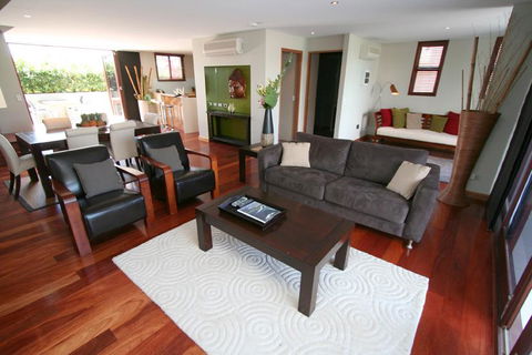 6/21-25 Fletcher Street - A Seventh Heaven - Australian Directory 1